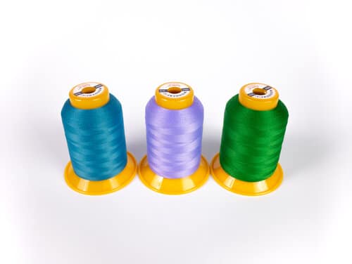 Available in 60 saturated solid colours, use SoftLoc™ in your serger for knitted or woven materials. Durable coverage